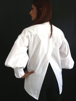 Mod.019_Camicia aperta dietro