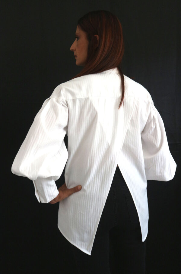 Mod.019_Camicia aperta dietro