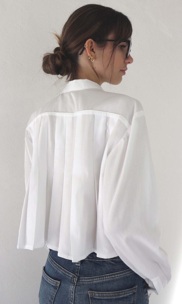 Mod.022_Camicia coreana pieghe dietro
