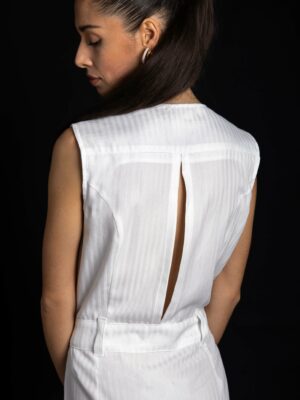 Mod.27 Abito lungo con taglio dietro