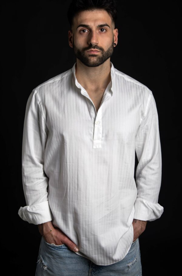 Mod.025_ Camicia colletto coreana polo